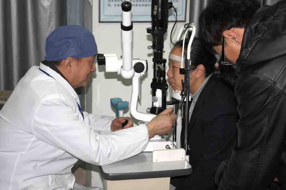 央视采访本院新开展的准分子激光手术治疗近视眼