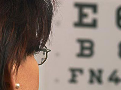 上海和平眼科医院专家谈：老视眼的护理