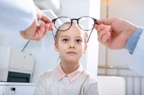 孩子已经戴了眼镜，怎么近视度数还在增加？