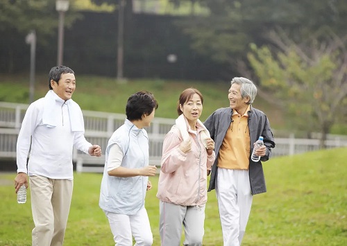 年轻时视力越好的人，老花会出现得越早吗？